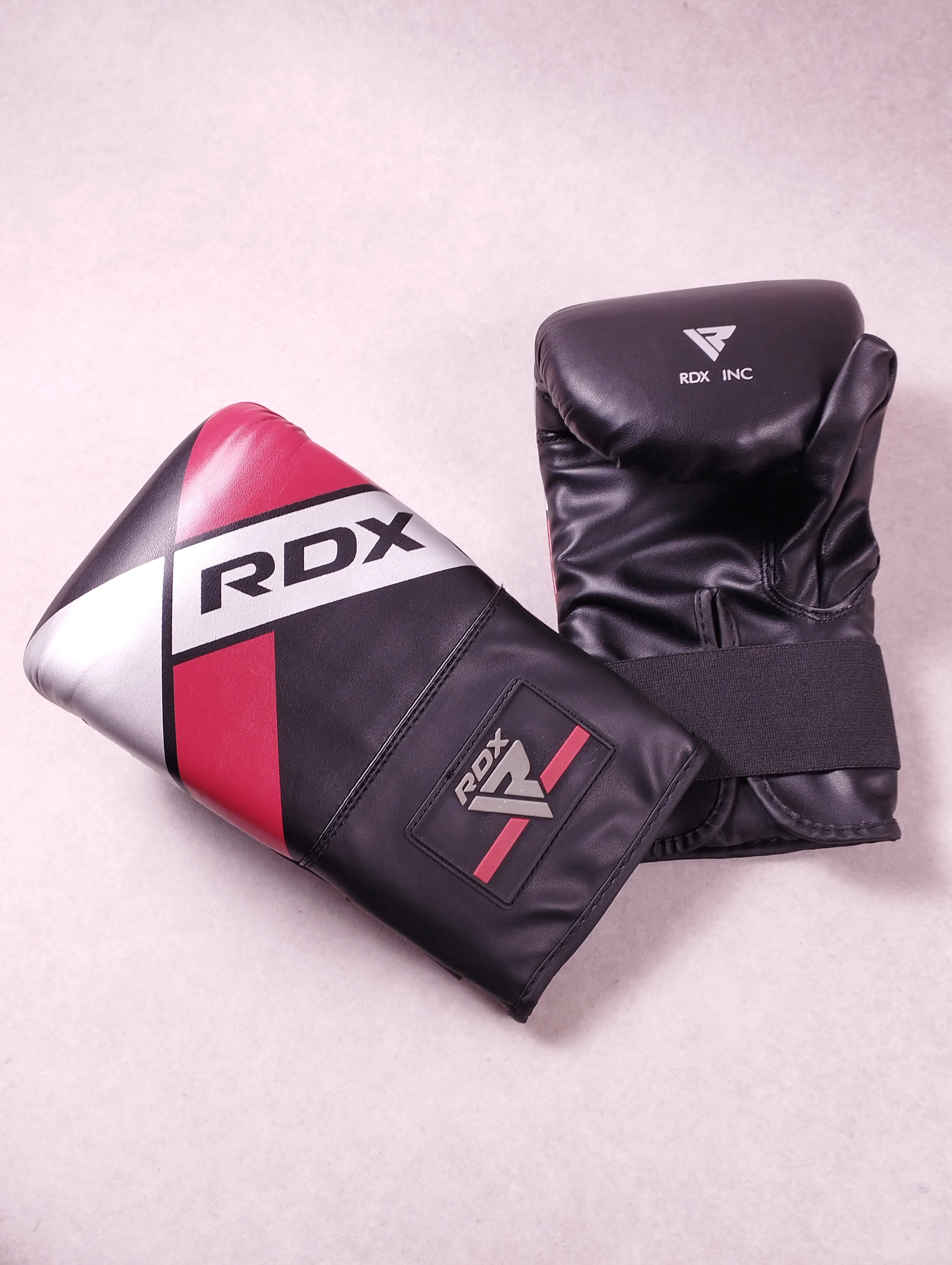 Gant de boxe RDX Inc noir rouge argent taille unique