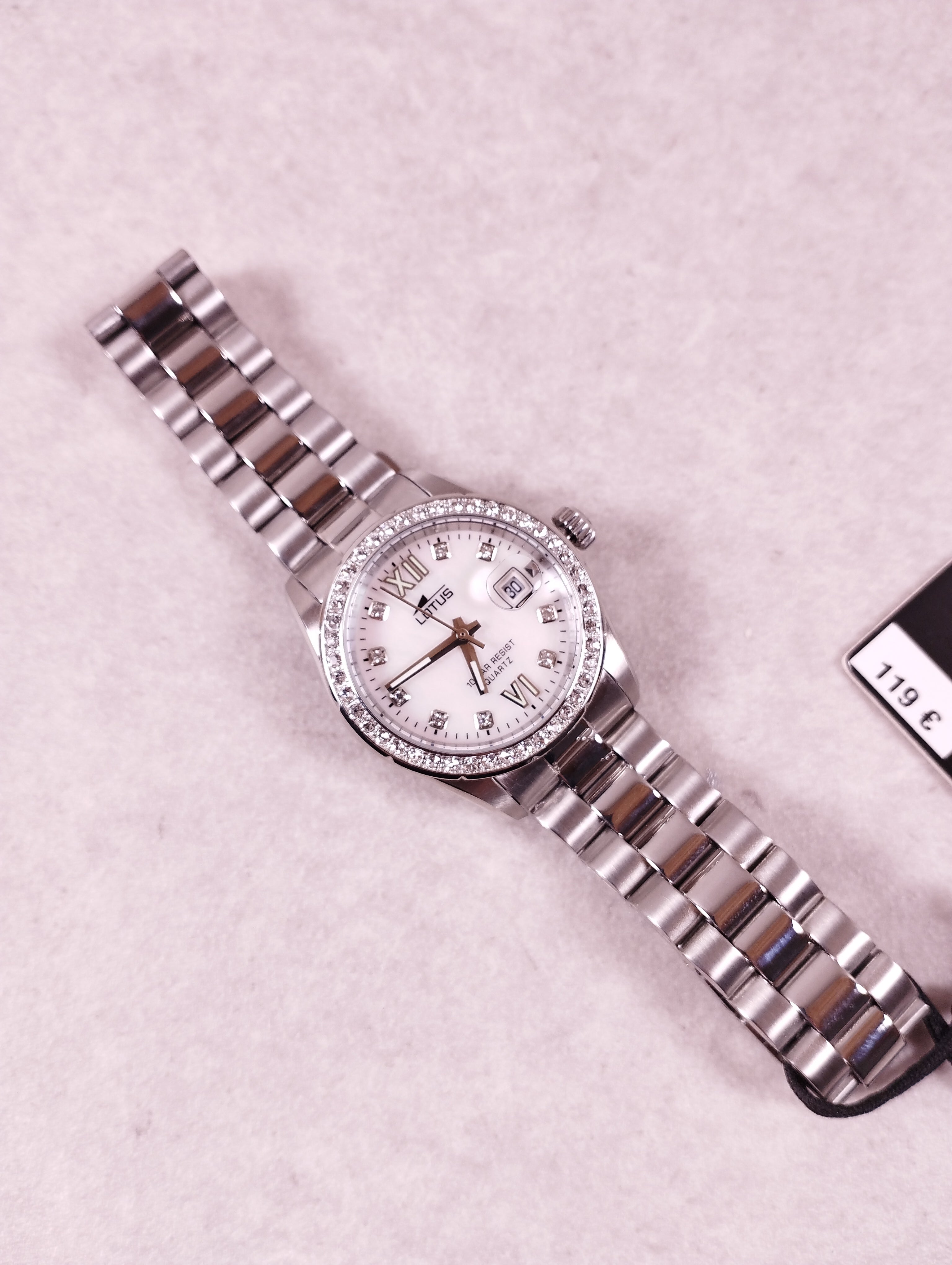 Montre femme Lotus 18933/1 cadran nacré bracelet acier strass
