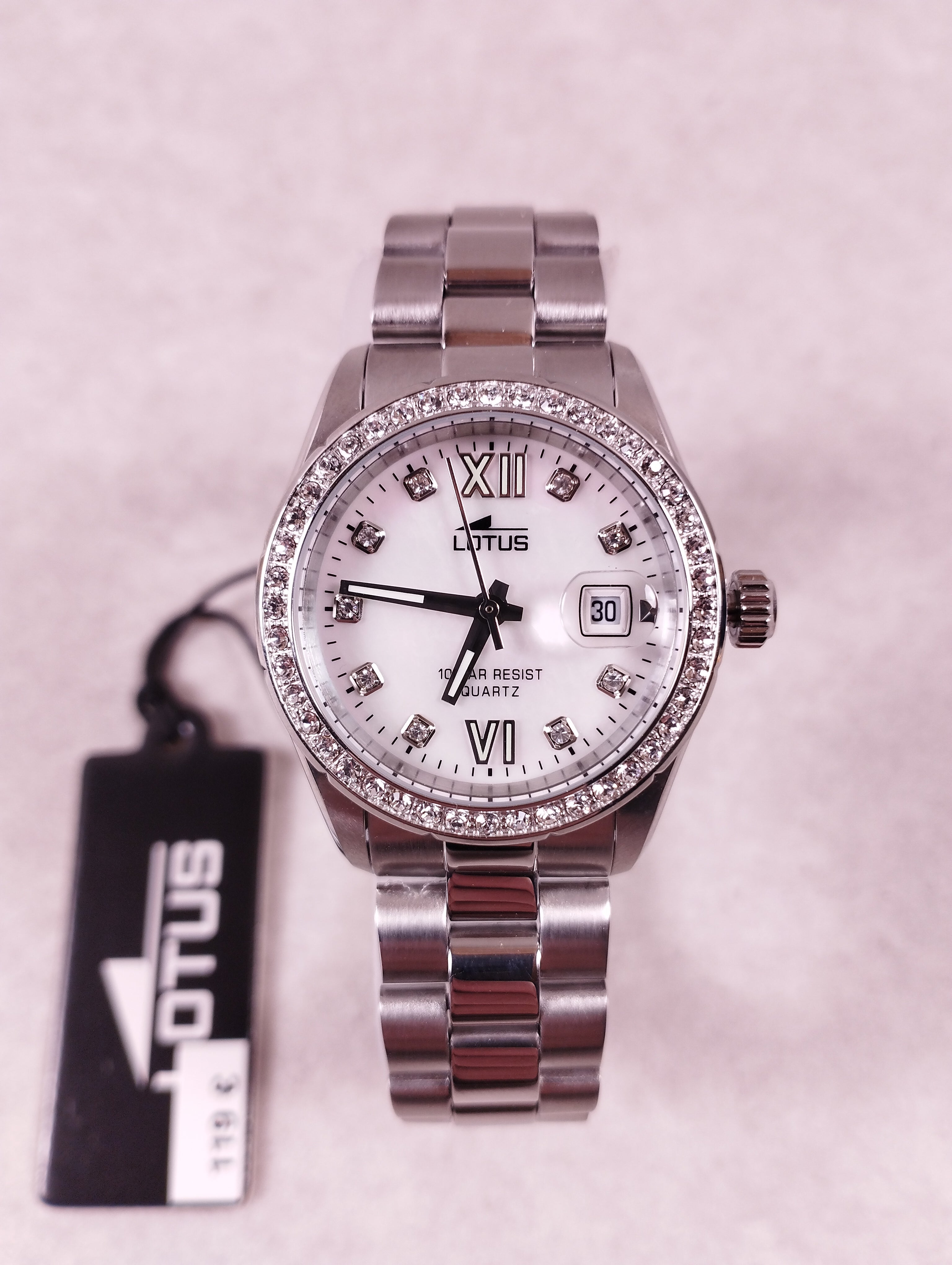 Montre femme Lotus 18933/1 cadran nacré bracelet acier strass