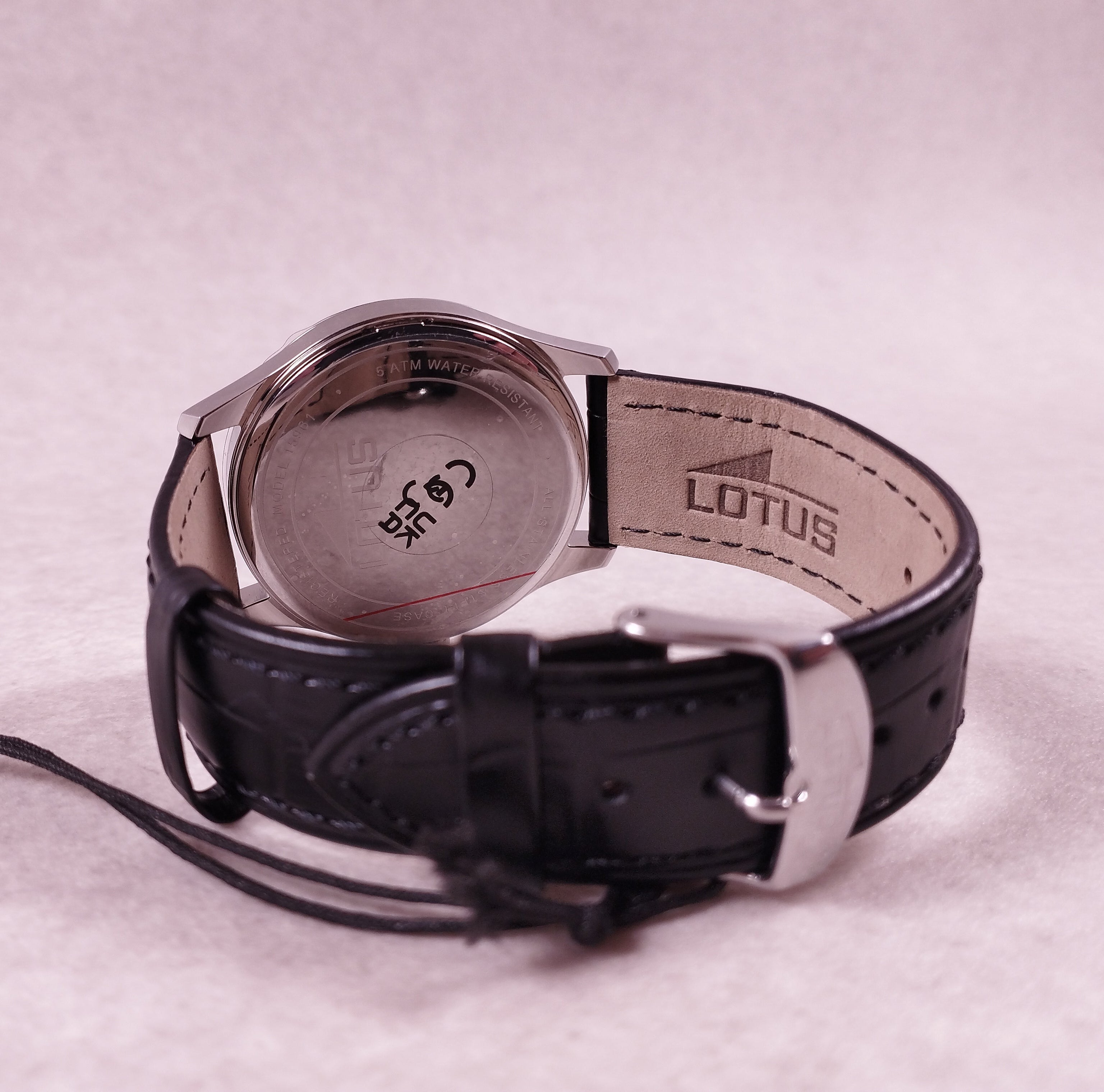 Montre homme Lotus 15961/1 cadran argenté bracelet cuir noir