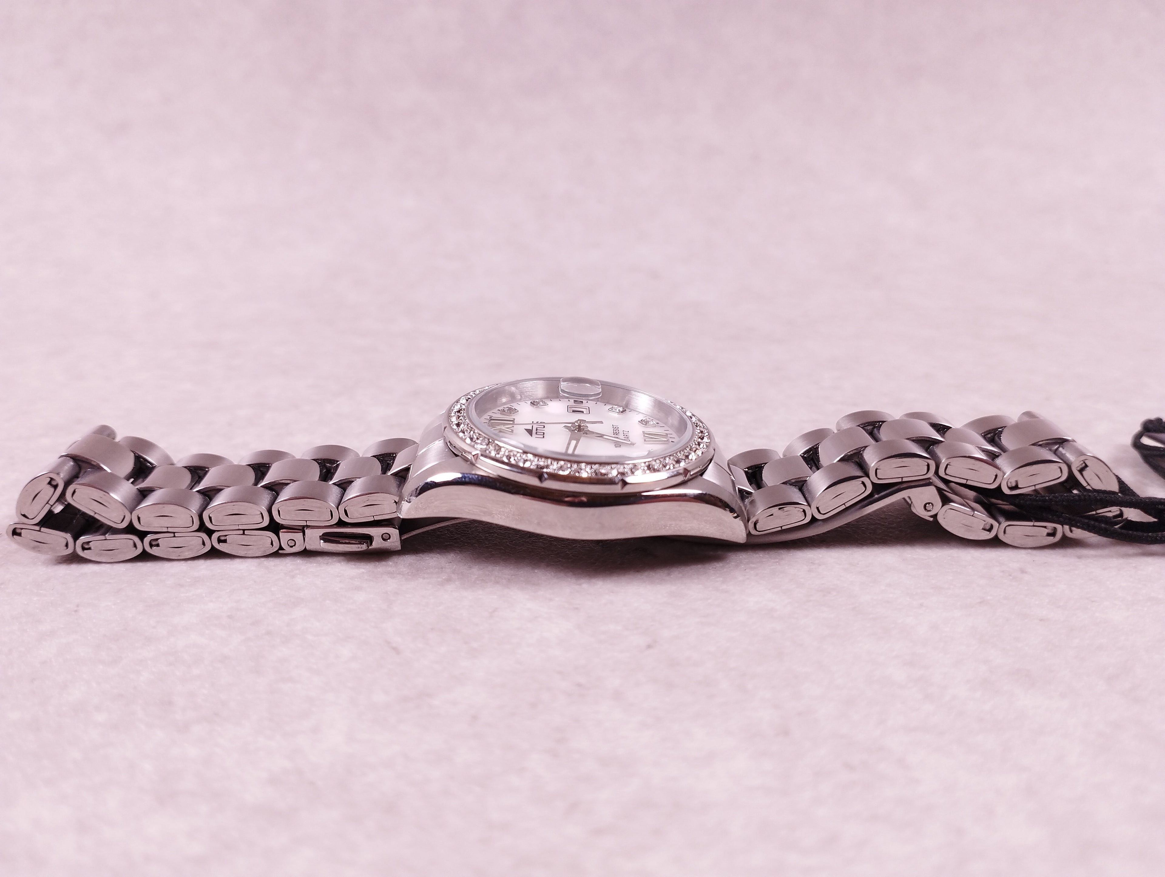Montre femme Lotus 18933/1 cadran nacré bracelet acier strass
